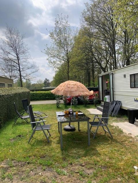 Stacaravan Huren In Het Hart Van Bosrijk Drenthe Op Recreatiepark De Tien Heugten 슌로 외부 사진